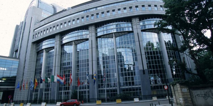 I sindacati dell’industria in marcia su Bruxelles. Il 5 febbraio giornata di mobilitazione e incontro con i parlamentari italiani al parlamento Ue