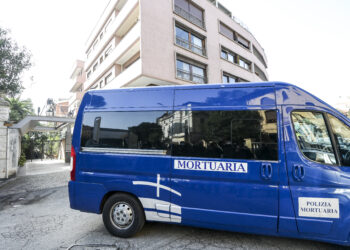 Il lutto non sciopera, i lavoratori sì: il caso degli addetti al recupero salme di Roma, tra esternalizzazioni selvagge e stipendi negati