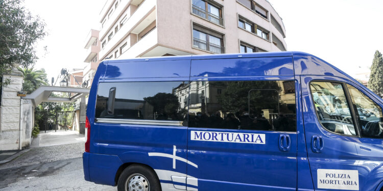 Il lutto non sciopera, i lavoratori sì: il caso degli addetti al recupero salme di Roma, tra esternalizzazioni selvagge e stipendi negati