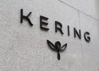 McQueen (Kering) annuncia 54 licenziamenti