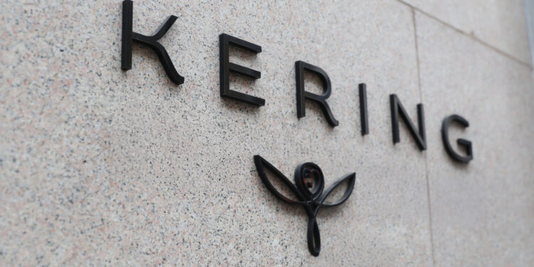 McQueen (Kering) annuncia 54 licenziamenti