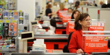 Salario, ma non solo: tutti i fattori che frenano il lavoro delle donne nel dibattito della Fisascat Cisl sulla trasparenza salariale