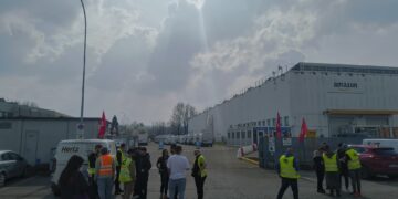 Logistica, sciopero degli autisti negli appalti Amazon di Bologna