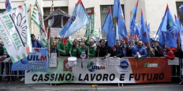 Lavoratori Stellantis in piazza a Cassino: le cause della lotta