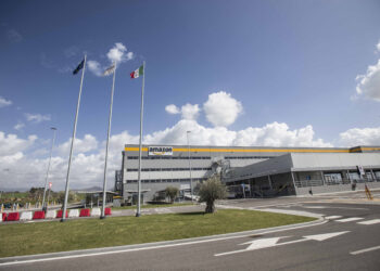 Amazon firma a Passo Corese il primo accordo sindacale al mondo. Mizzau (Filt Cgil Roma e Lazio): così abbiamo aperto la strada alla contrattazione