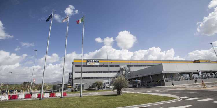 Amazon firma a Passo Corese il primo accordo sindacale al mondo. Mizzau (Filt Cgil Roma e Lazio): così abbiamo aperto la strada alla contrattazione