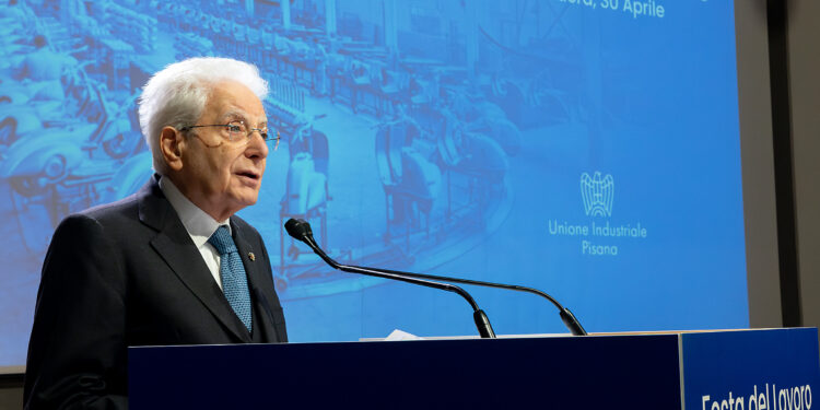 Primo Maggio, Mattarella rilancia da Pontedera i valori della Repubblica fondata sul lavoro