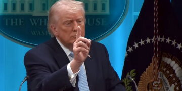 Trump scarica Giorgia Meloni: ‘’non ha coraggio, sono scioccato, mi ha deluso’’. Ma l’opposizione scende in campo in difesa della premier