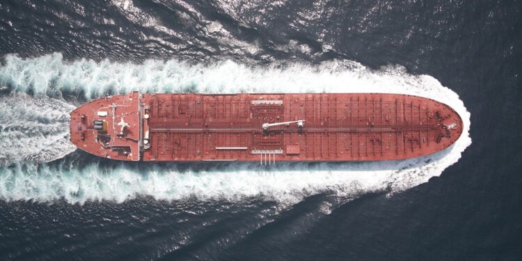 L’Iran riapre il passaggio di navi commerciali a Hormuz, l’annuncio di Araghchi su X: finché sarà in vigore cessate il fuoco in Libano. Accelerano le borse