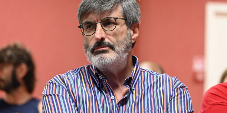 Caporalato, dal suicidio di Alagi ai milioni del Pnrr sprecati dal governo: cosi va avanti la vita nei ghetti. Intervista con Mininni (Flai-Cgil)