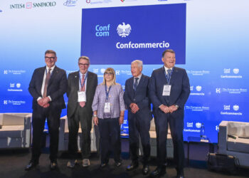 Da sindacati e Confcommercio altolà al governo: nessun intervento sulla rappresentanza. Durigon: “concordo, i contratti pirata male assoluto”