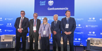 Da sindacati e Confcommercio altolà al governo: nessun intervento sulla rappresentanza. Durigon: “concordo, i contratti pirata male assoluto”