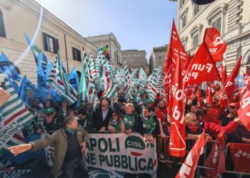 Sanità privata in sciopero per il contratto. I sindacati: “togliere l’ accreditamento al Ssn a chi non rinnova i contratti”. La manifestazione a Roma