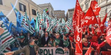 Sanità privata in sciopero per il contratto. I sindacati: “togliere l’ accreditamento al Ssn a chi non rinnova i contratti”. La manifestazione a Roma