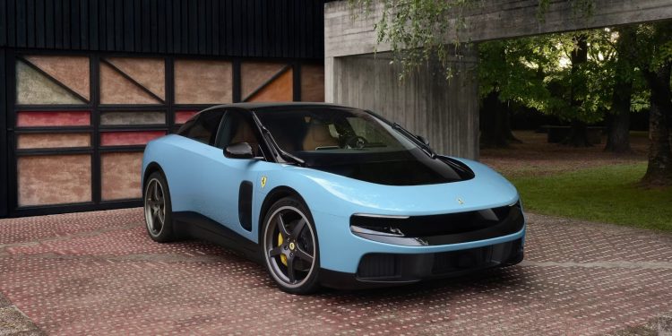 Ferrari ”fulminata” dall’elettrico, crolla in Borsa dopo la presentazione del nuovo modello a batteria