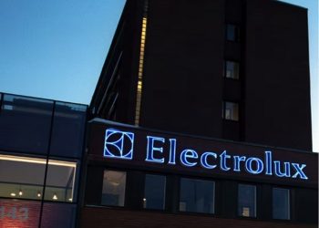 Electrolux annuncia la chiusura di Cerreto D’Esi e 1.700 esuberi. I sindacati proclamano stato di agitazione permanente e 8 ore di sciopero, tavolo al Mimit il 25 maggio