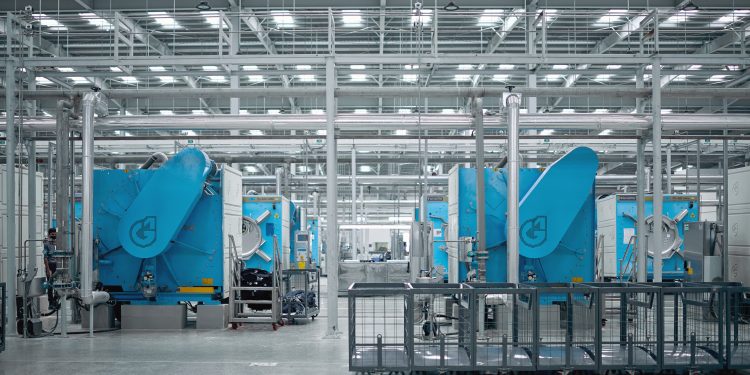 Lavanderie Industriali, raggiunto l’accordo per il rinnovo del contratto 2026-2028. Aumento complessivo di 188 euro nel triennio