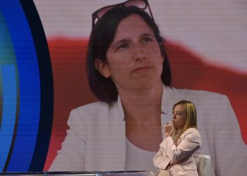 Elezioni, cresce la voglia di pareggio. Il destino di Meloni e Schlein legato alla riforma elettorale. Il ruolo dei Berlusconi