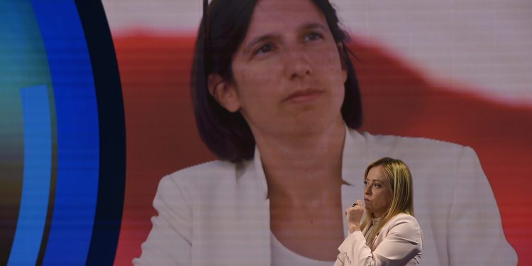 Elezioni, cresce la voglia di pareggio. Il destino di Meloni e Schlein legato alla riforma elettorale. Il ruolo dei Berlusconi