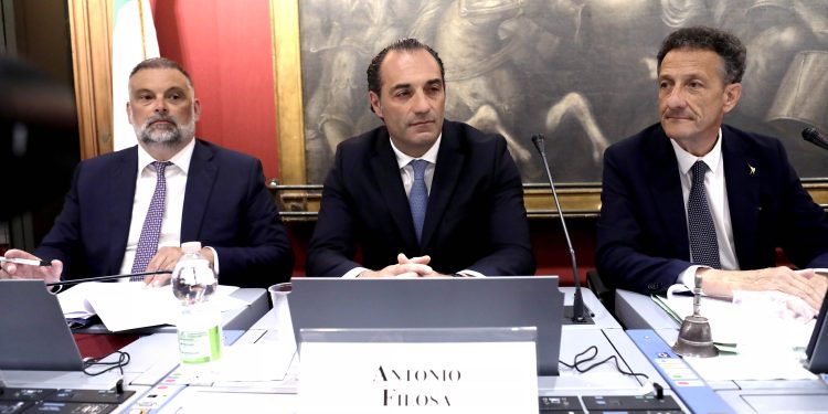 Stellantis, Filosa rilancia sull’Italia: confermati investimenti, nuovi modelli e meno cassa integrazione