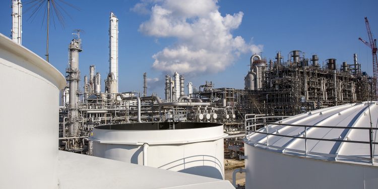 Basell Brindisi, Femca Cisl: “la chiusura degli impianti è irricevibile, ma basta strumentalizzazioni: la crisi della chimica è strutturale. L’azienda presenti un piano industriale”