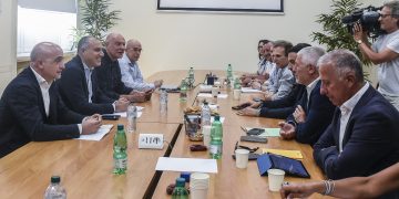 Stellantis, Cappellano incontra i sindacati: “FastLane 2030 per crescita sostenibile e redditizia”. Ma per Fiom, Fiom e Uilm “nessuna svolta su Cassino e Termoli”