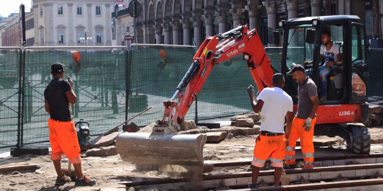 Emergenza caldo estremo, Greenpeace e Cgil: a rischio la salute di 1,5 milioni di lavoratori nei prossimi tre giorni