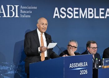Banche, Assemblea Abi, scambio di “cortesie” tra Patuelli e i sindacati, alla vigilia della trattativa per il contratto. La richiesta: aumento di 518 euro e riduzione d’orario a 35 ore