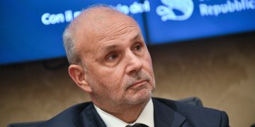 Caldo, cabina di regia al Ministero della Salute. Schillaci: “Monitoriamo la situazione, massima attenzione”