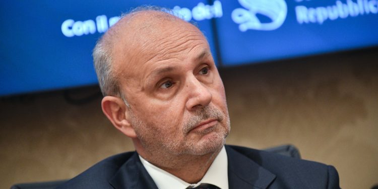 Caldo, cabina di regia al Ministero della Salute. Schillaci: “Monitoriamo la situazione, massima attenzione”