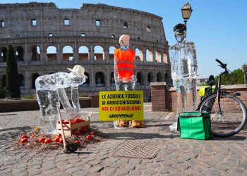 Caldo estremo, rischio per quasi un lavoratore su dieci. Il rapporto Greenpeace-Cgil: “Servono tutele strutturali e una tassa sui profitti delle fossili”