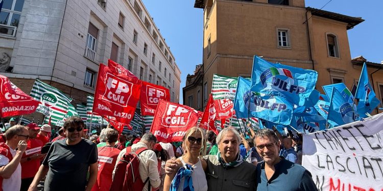 Sanità privata, sindacati e lavoratori in presidio davanti al Ministero: “Basta promesse, rinnovare subito i contratti”