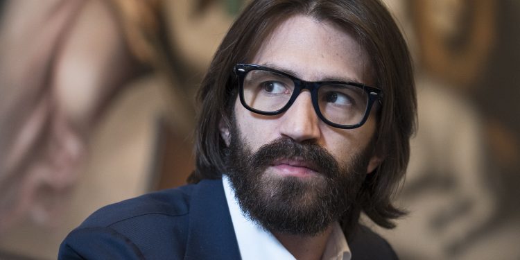 EssilorLuxottica, MF: Leonardo Maria Del Vecchio lascia tutti gli incarichi