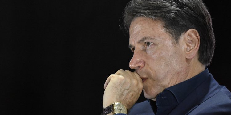 Conte, la bomba a orologeria nel campo largo che potrebbe riconsegnare il paese a Meloni
