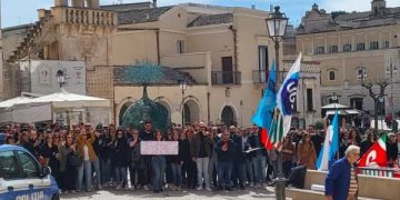 CallMat, avviati i 350 licenziamenti. I sindacati chiedono un confronto immediato