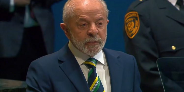 Presidenziali Brasile, sarà ballottaggio. Bolsonaro favorito, amarezza per Lula: “Risultati imprevisti”
