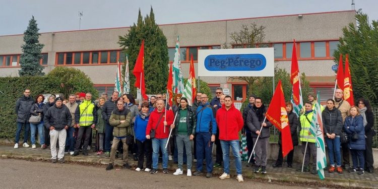 Peg Perego, nuovo rinvio al Mimit e ancora nessun piano industriale. I sindacati: “Basta silenzi”